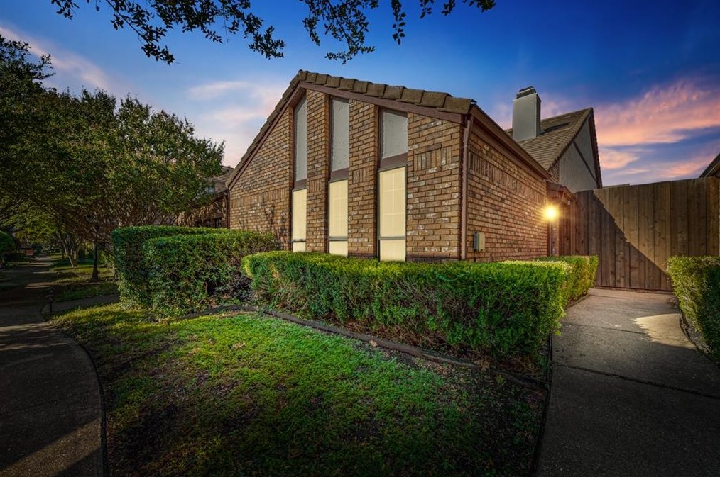 17112 Knots Lndg, Addison, TX 75001-5034
