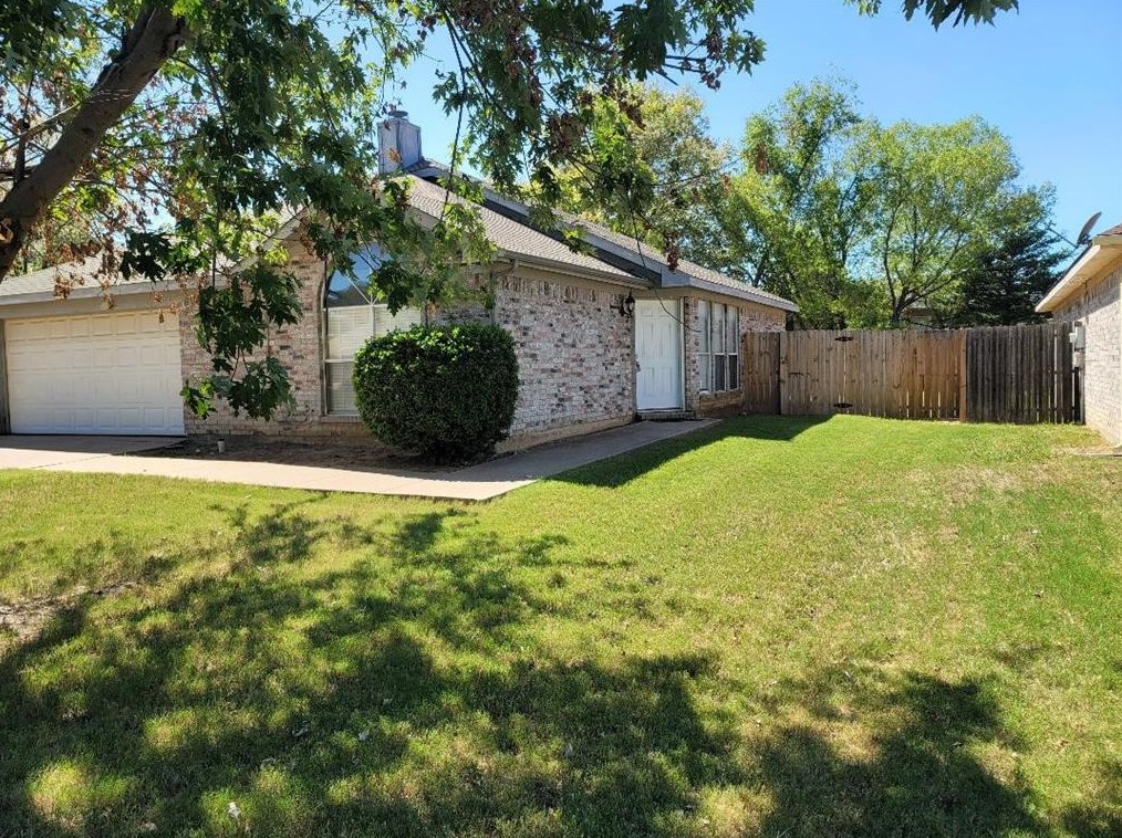 7320 Nantucket Dr, Fort Worth, TX 76140