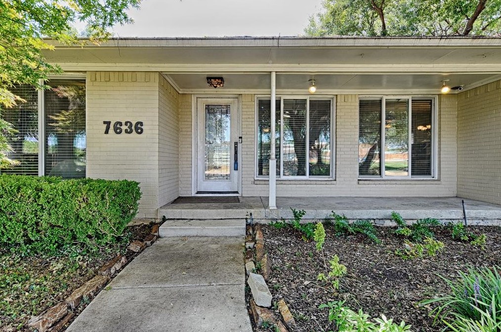 7636 La Cosa Dr, Dallas TX  75248-4318 exterior