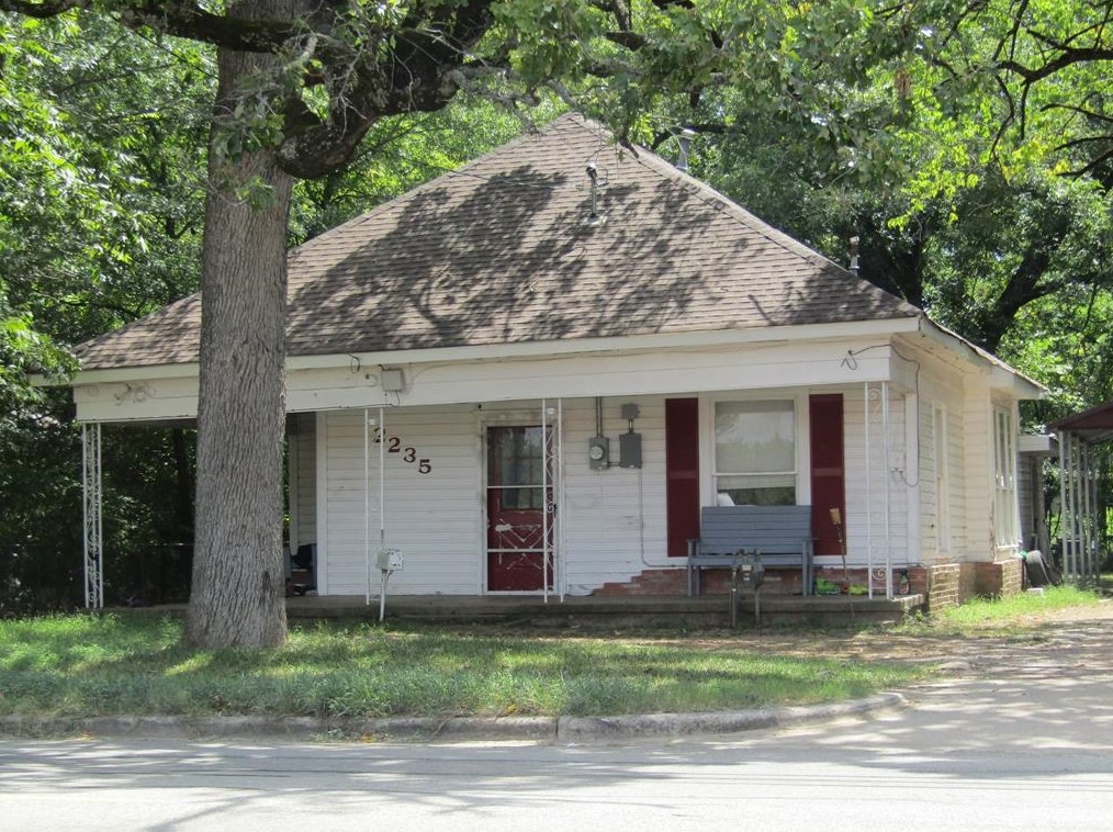 2235 Bonham St, Paris, TX 75460-3792