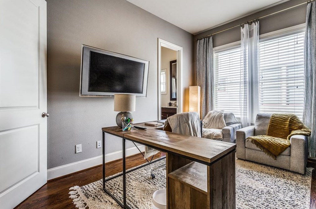2171 Helsminster Dr, Dallas, TX 75201-6304