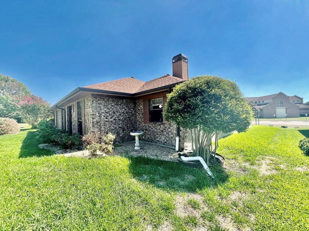 1702 Mayflower Dr, Carrollton, TX 75007