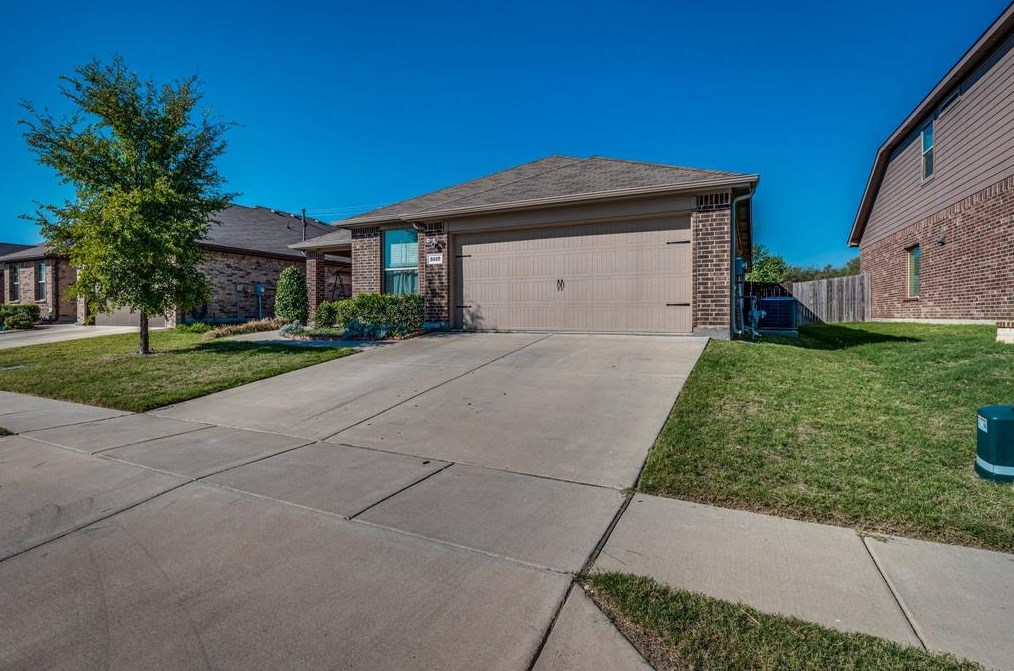 5117 Grayson Rdg Dr, Fort Worth TX  76179 exterior