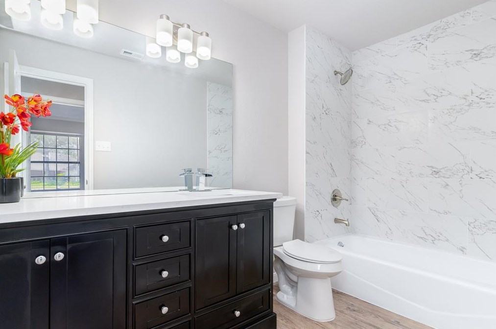 1663 Riverway Bnd Cir, Dallas TX  75217-2645 exterior