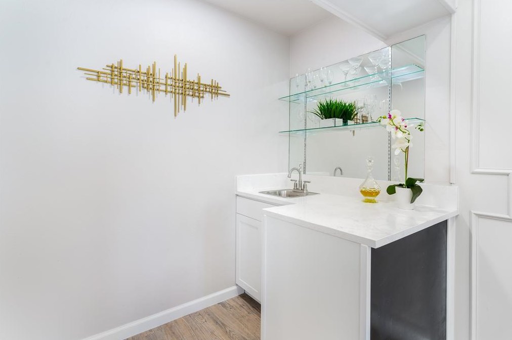 1663 Riverway Bnd Cir, Dallas TX  75217-2645 exterior