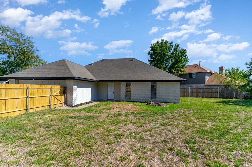 1663 Riverway Bnd Cir, Dallas TX  75217-2645 exterior