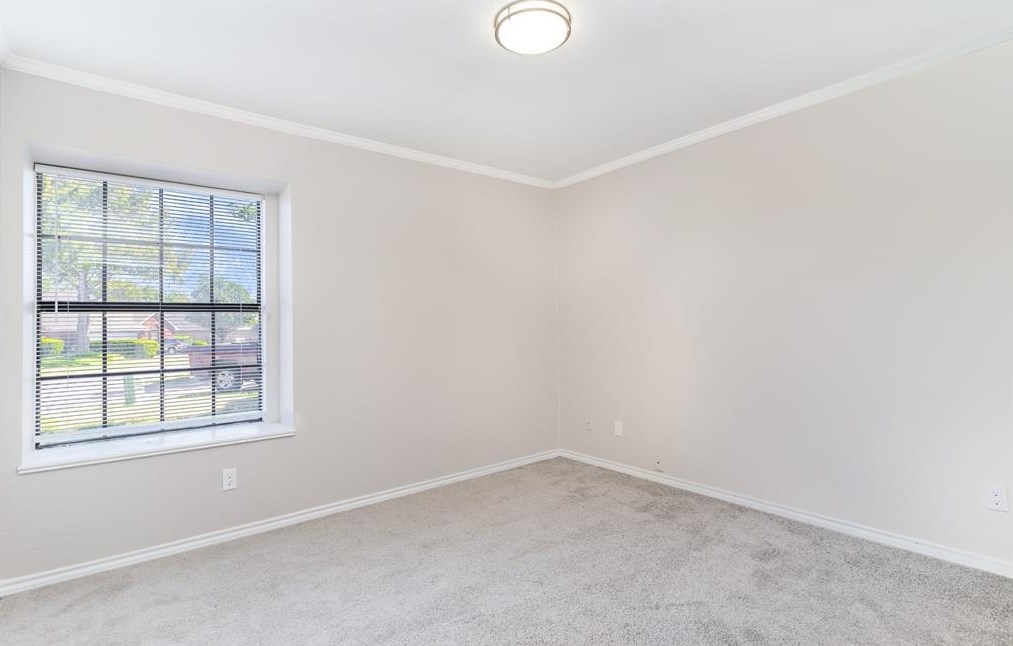 1663 Riverway Bnd Cir, Dallas TX  75217-2645 exterior