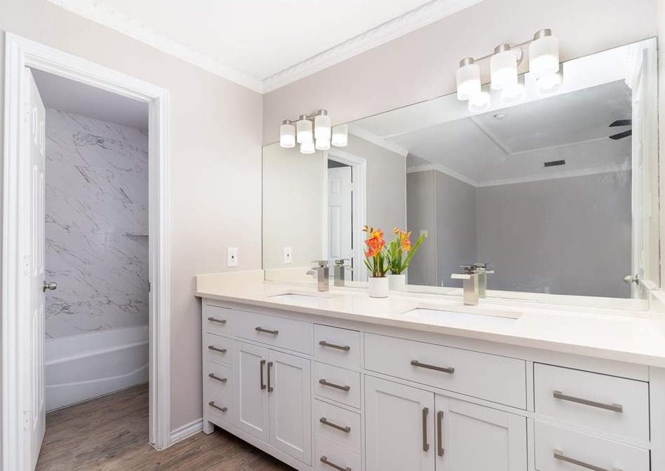 1663 Riverway Bnd Cir, Dallas TX  75217-2645 exterior