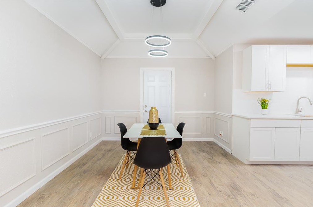 1663 Riverway Bnd Cir, Dallas TX  75217-2645 exterior