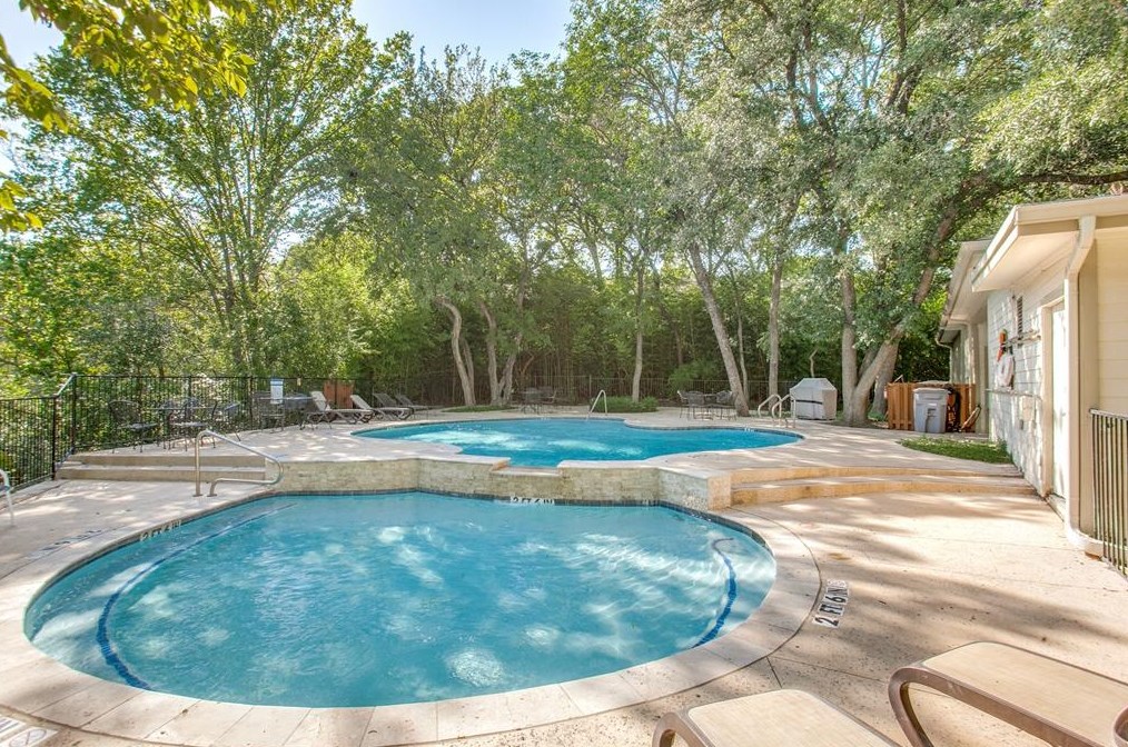 2156 Kessler Ct, Dallas TX 75208-2948 exterior