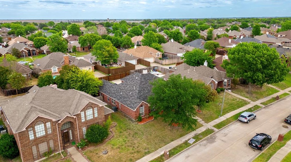 2300 Austin Dr, Mesquite TX 75181-1737 exterior