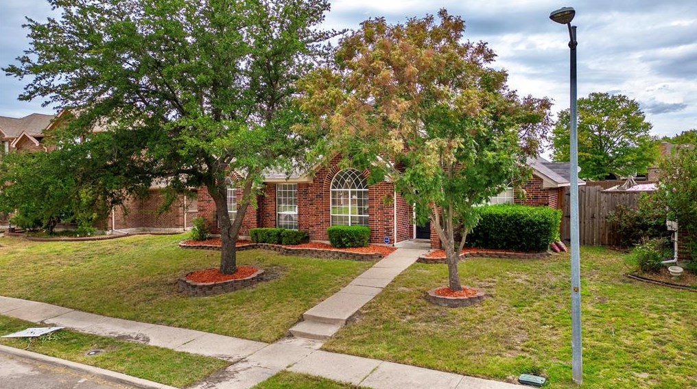 2300 Austin Dr, Mesquite TX 75181-1737 exterior