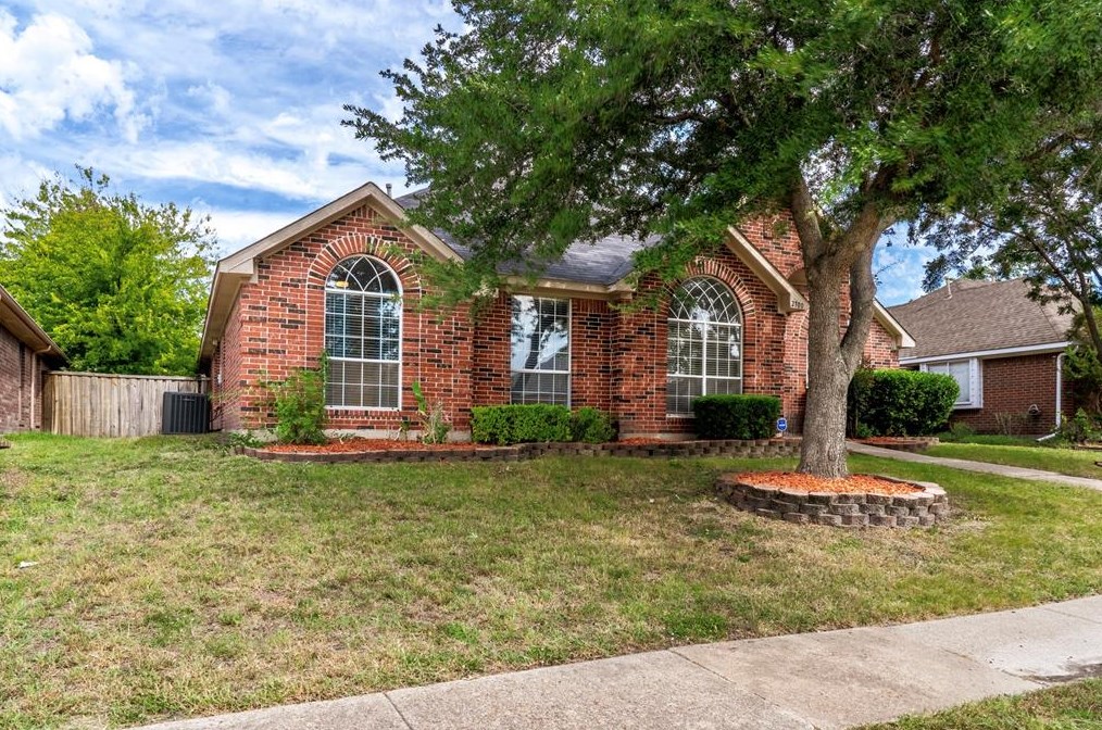 2300 Austin Dr, Mesquite TX 75181-1737 exterior