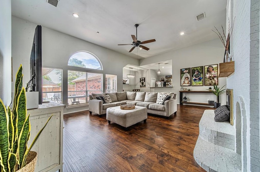 2300 Austin Dr, Mesquite TX 75181-1737 exterior