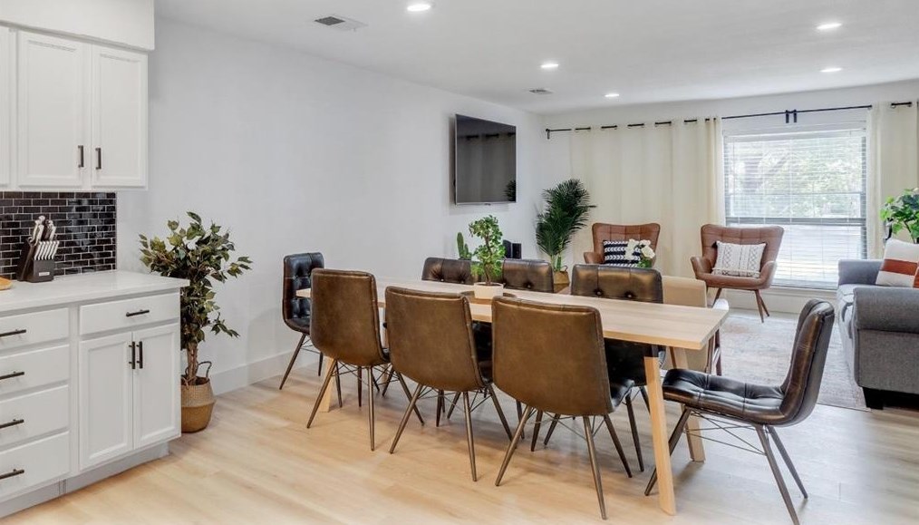 5041 Thunder Rd, Dallas TX  75244-6546 exterior