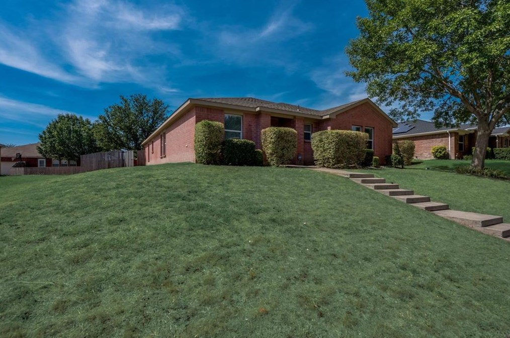 612 Snapdragon Ln, Desoto, TX 75115-6658