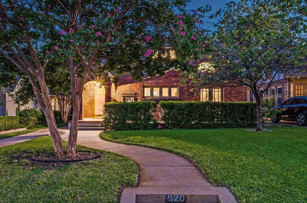 920 Stewart Dr, Dallas, TX 75208-3733