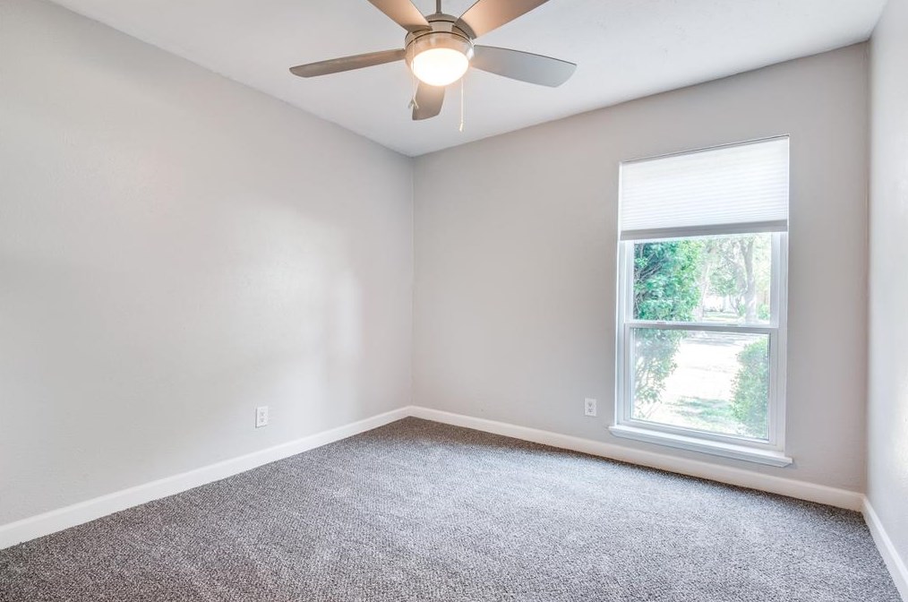 3451 Livingston Ln, Carrollton TX 75007-3212 exterior