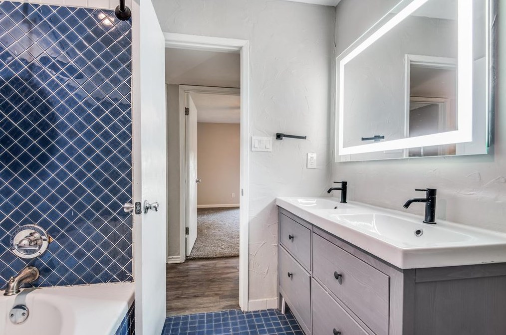 3451 Livingston Ln, Carrollton TX 75007-3212 exterior