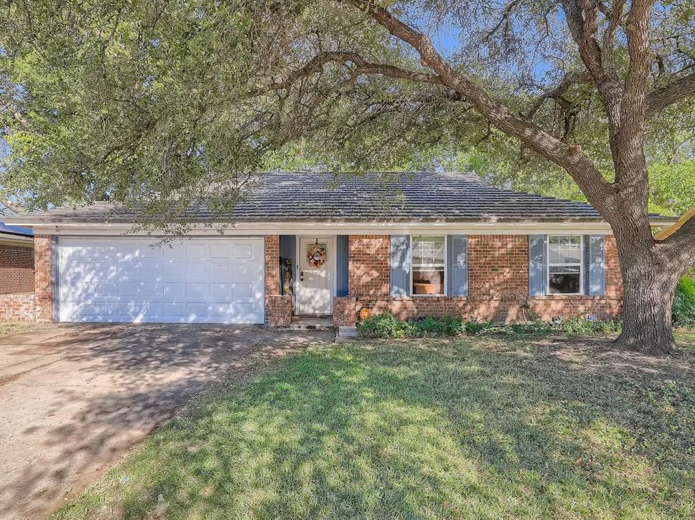 208 Prairie View Rd, Crowley, TX 76036-2838