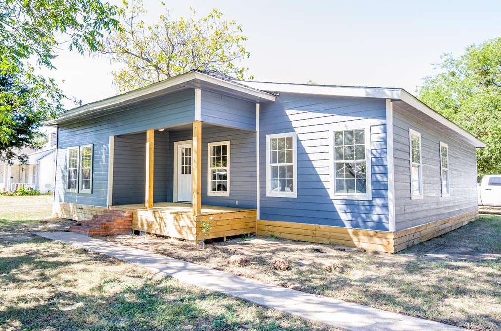 305 9th St, Ferris, TX 75125-3005