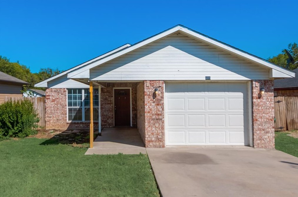 607 Franklin Ave, Pottsboro, TX 75076