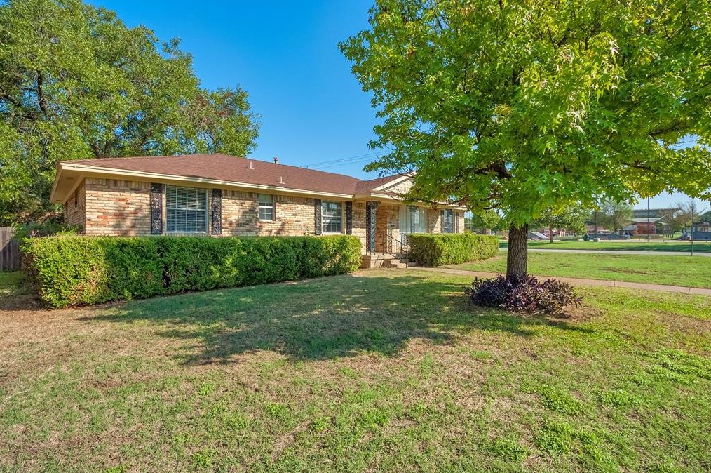 8445 Bocowood Dr, Dallas, TX 75228