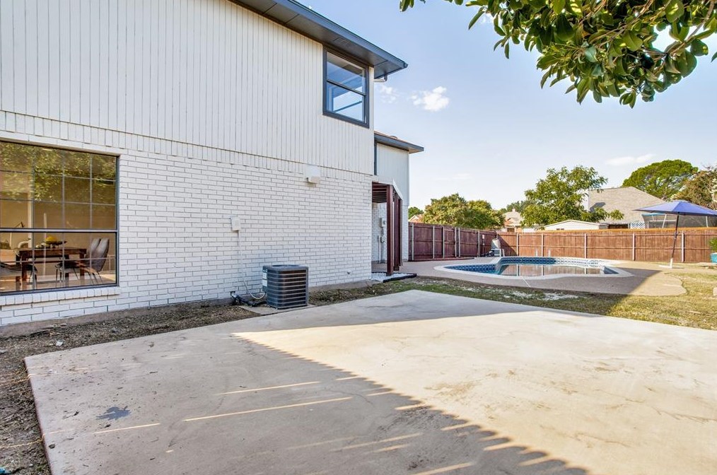 917 Crk Vly Rd, Mesquite TX 75181-1241 exterior