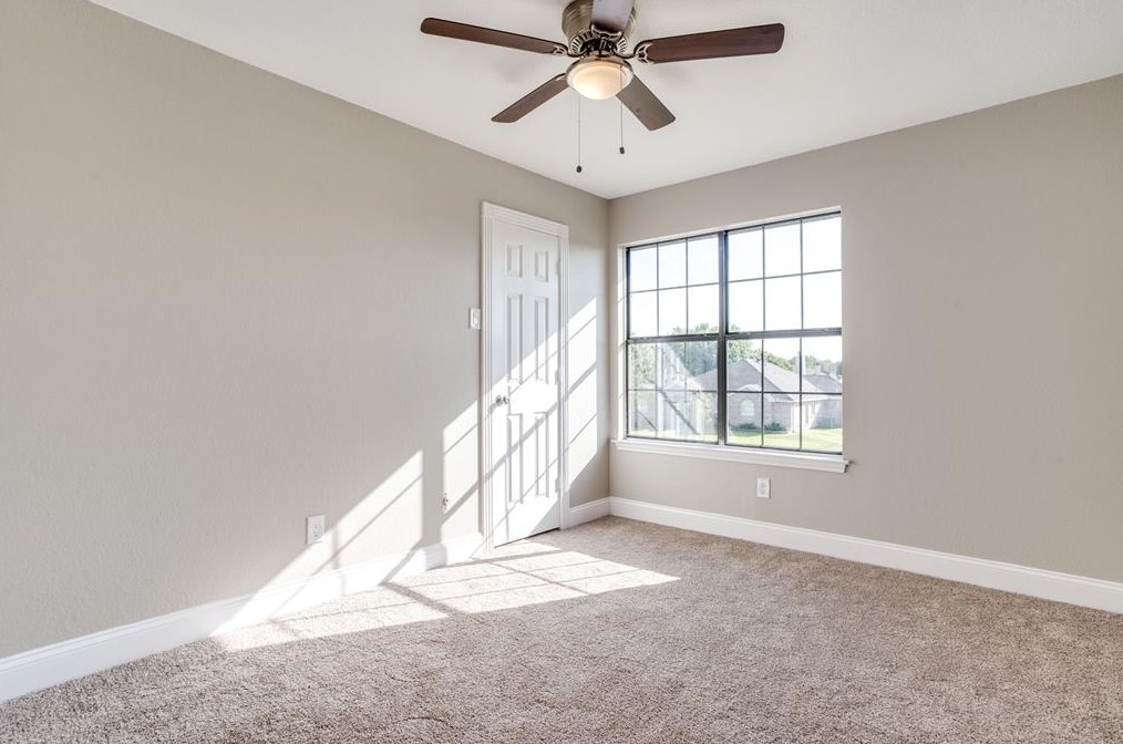 917 Crk Vly Rd, Mesquite TX 75181-1241 exterior