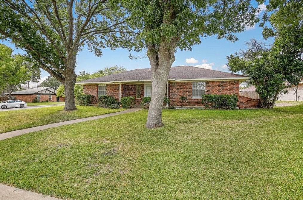 537 Cambridge Dr, Desoto, TX 75115-6101