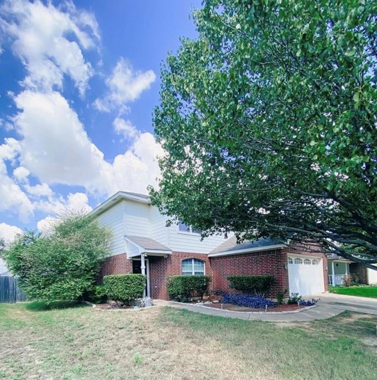 129 Centennial Pl, Crowley, TX 76036-4031