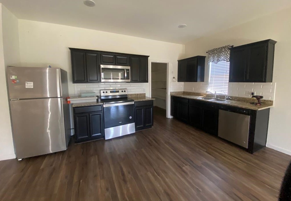 408 Stone Creek Blvd, Oak Leaf, TX 75154