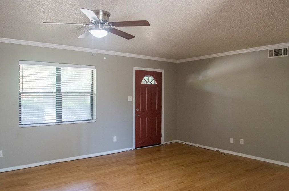 109 Southside Dr, Sanger, TX 76266-9692
