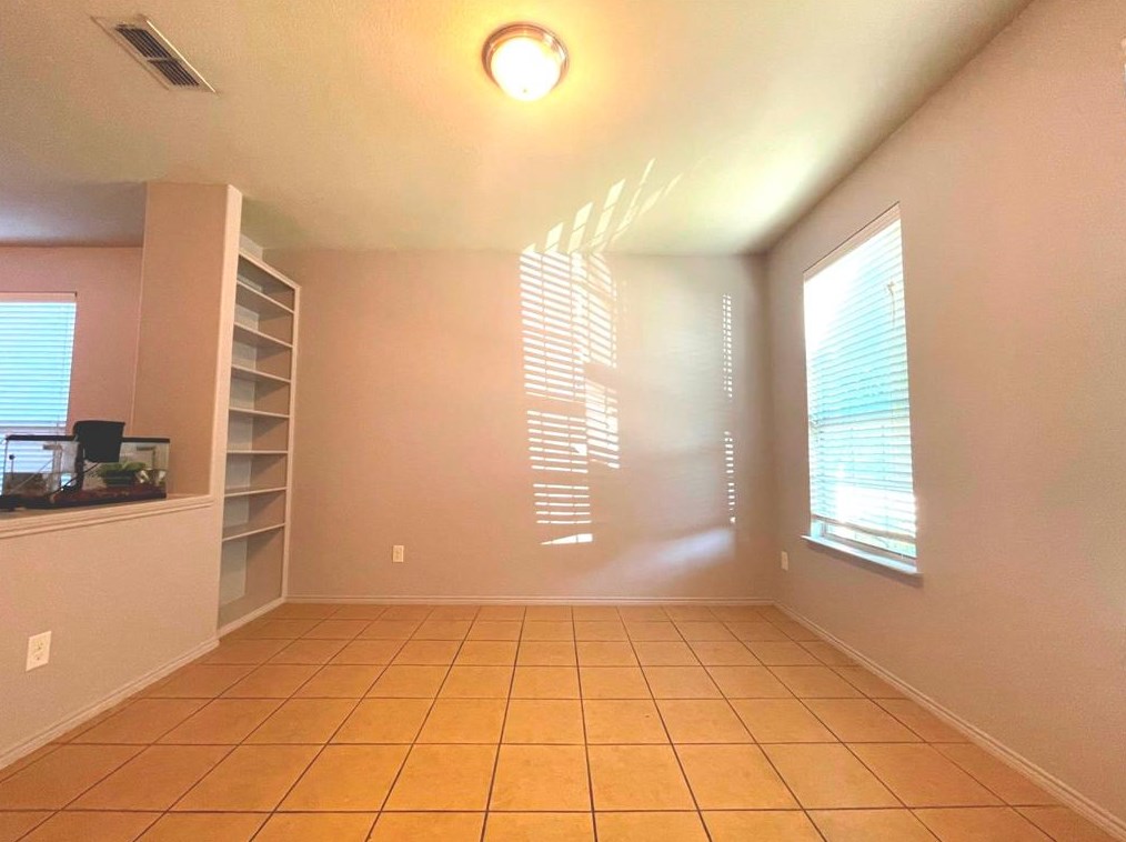 5017 Spyglass Hill Ln, Denton, TX 76208
