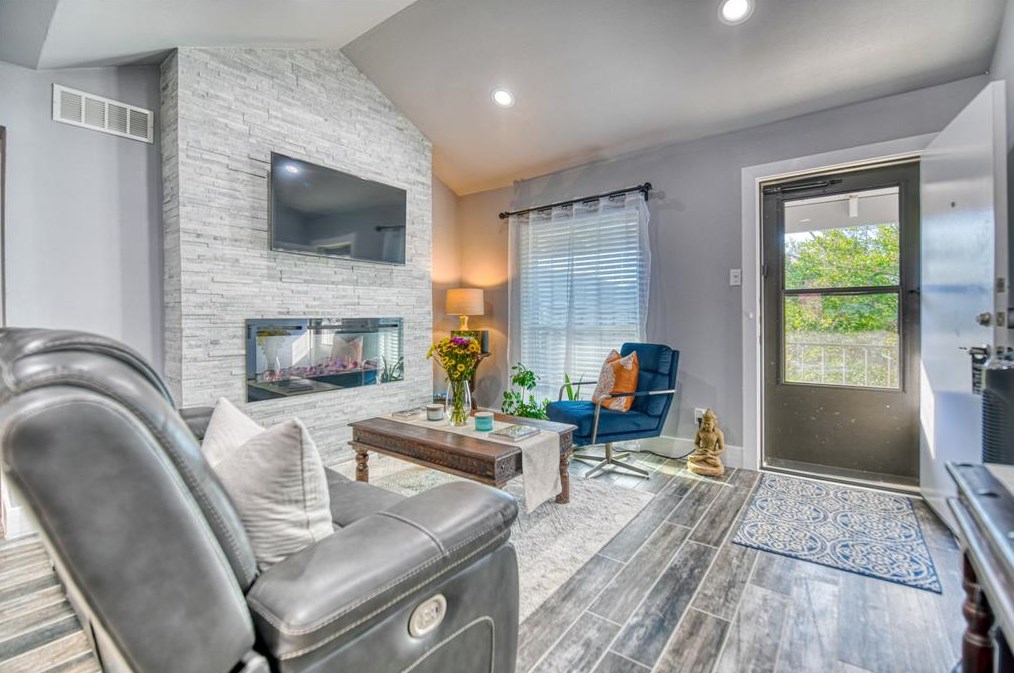 4317 Hartford St #202, Dallas, TX 75219