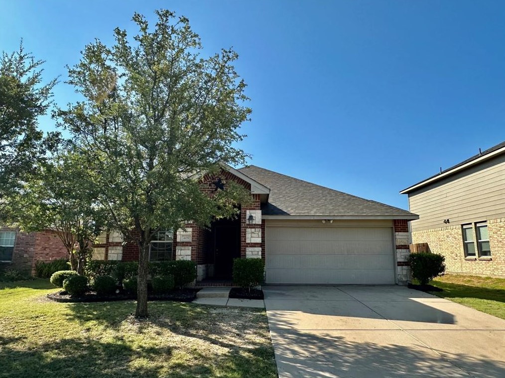 409 Emerald Creek Dr, Fort Worth, TX 76131