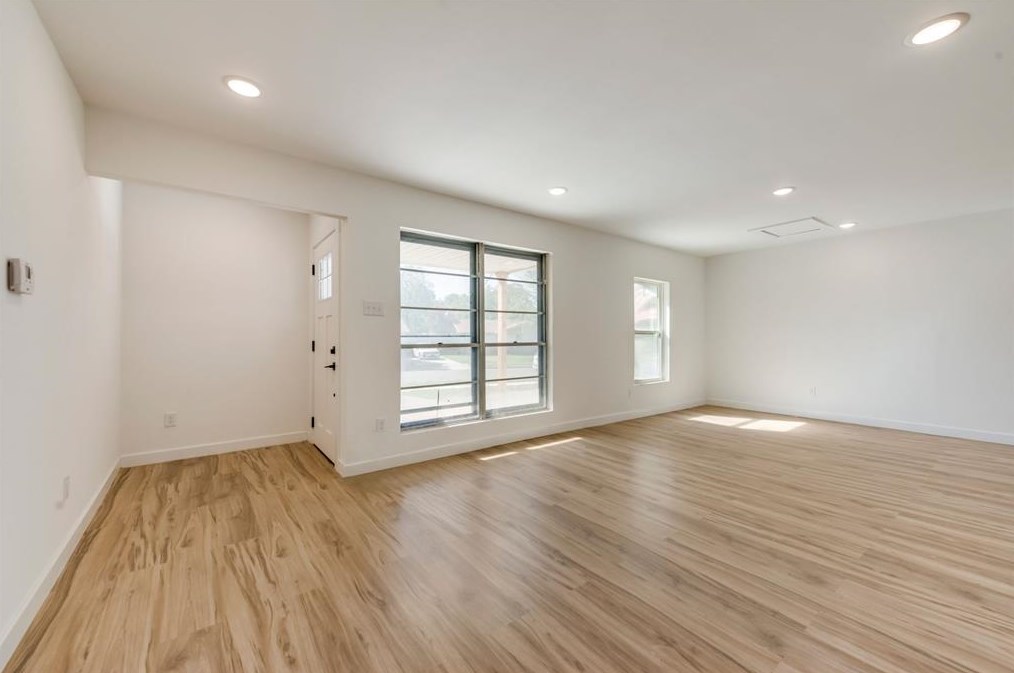 2847 Mark Twain Dr, Dallas, TX 75234-2127