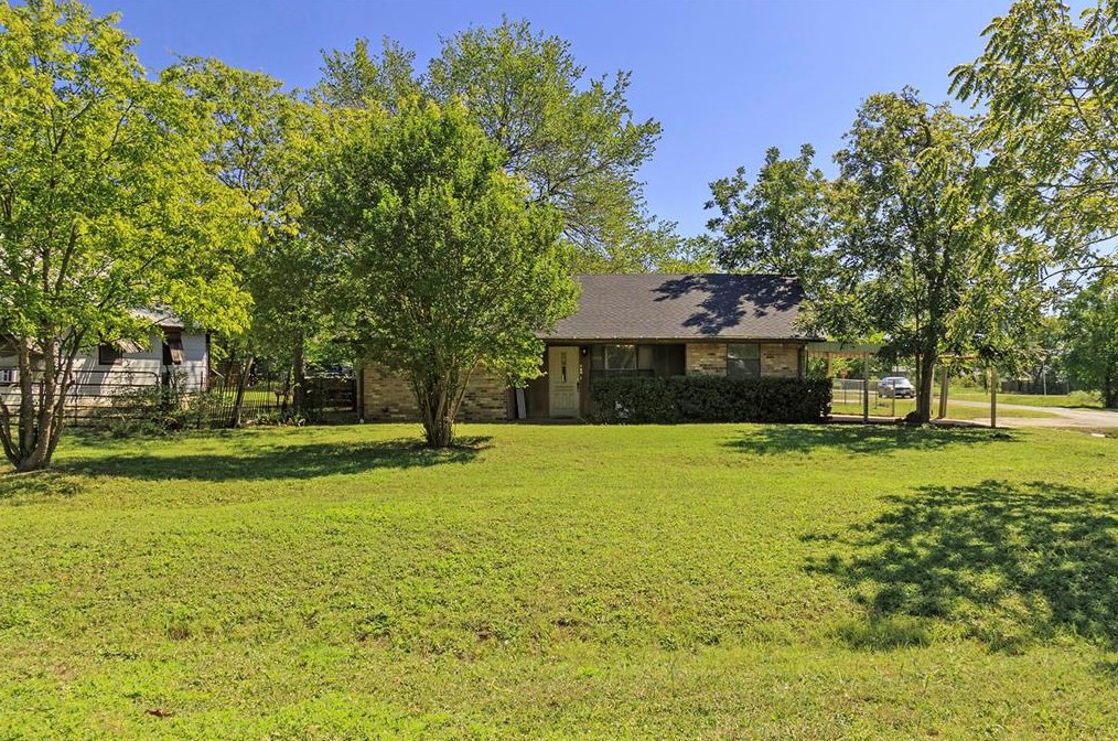 200 Davis Ave, Alvarado, TX 76009-4335