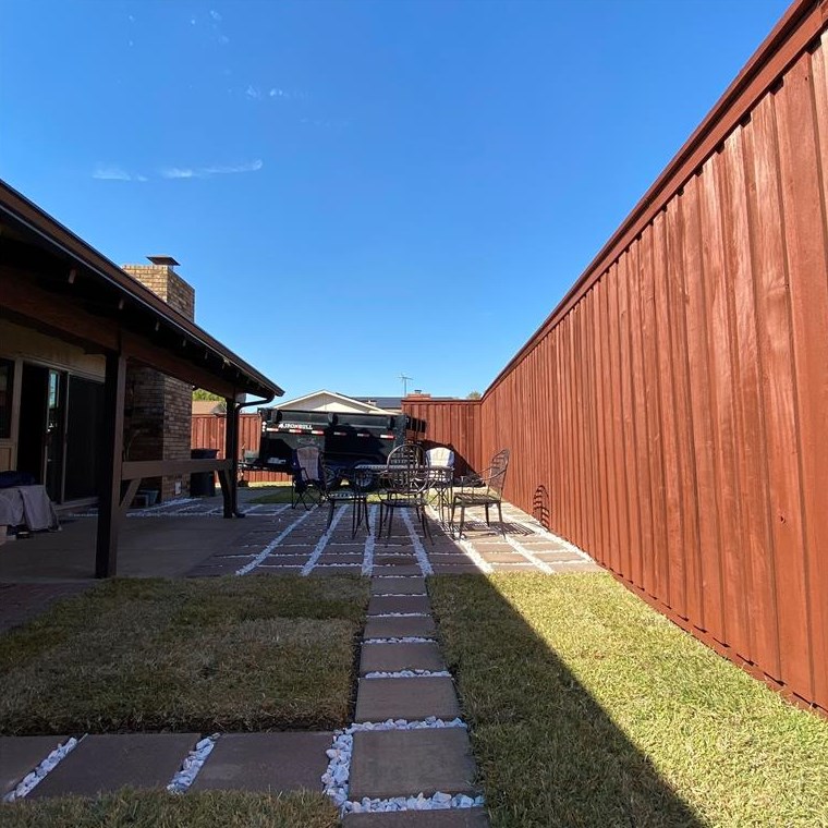 2211 Proctor Dr, Carrollton TX 75007-3429 exterior