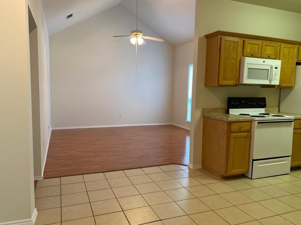 121 Collett Ct, Weatherford, TX 76088