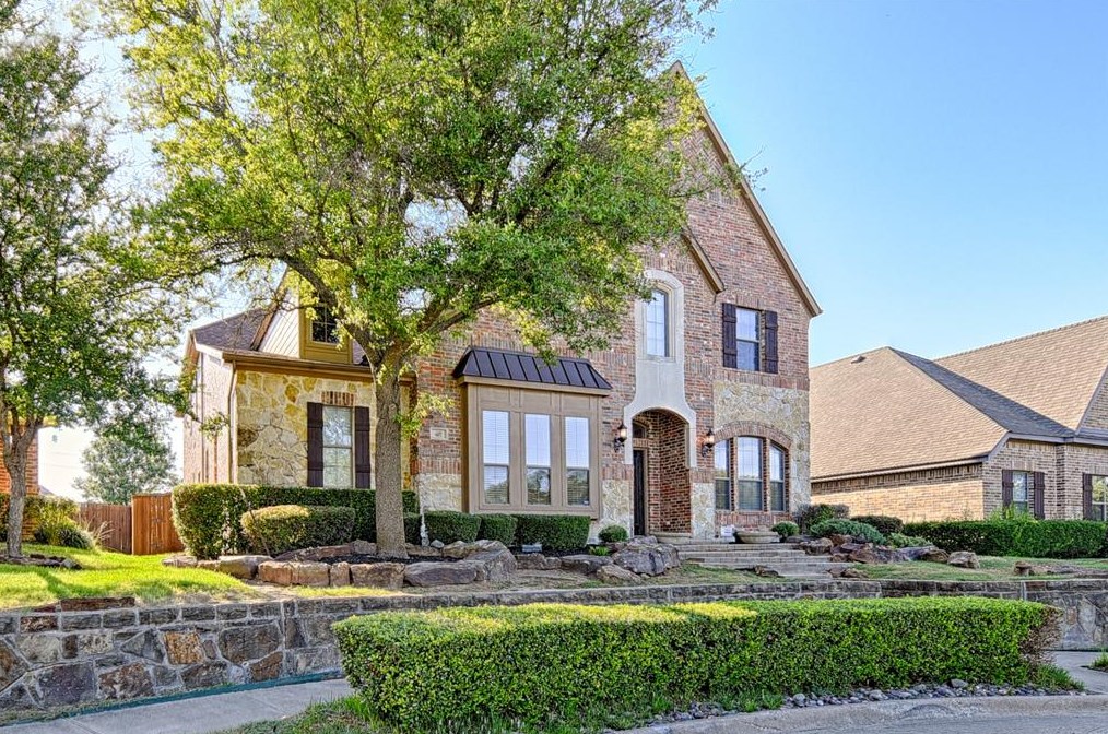 417 Sunnyside Ln, Oak Leaf, TX 75154-8847
