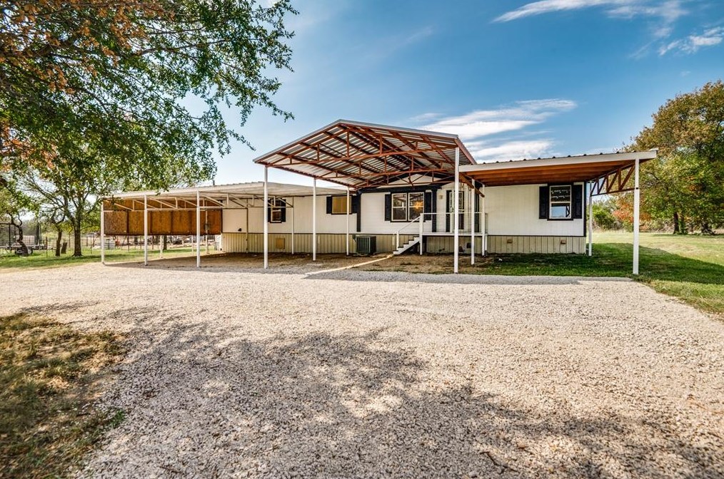 155 Summit Ridge Ln, Springtown, TX 76082-7295