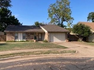 408 Kensinger Ct, Euless, TX 76039