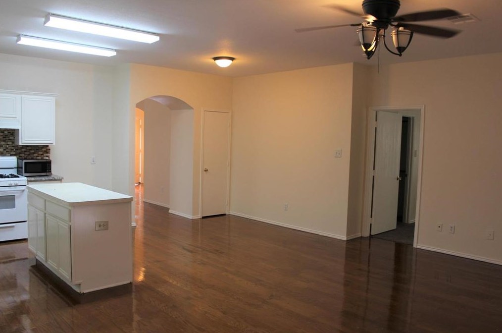9809 Pack Saddle Trl, Fort Worth, TX 76108