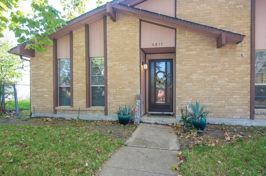 5811 Redwood Ln, Rowlett TX 75089-3179 exterior