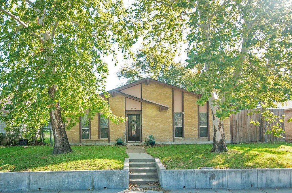 5811 Redwood Ln, Rowlett TX 75089-3179 exterior