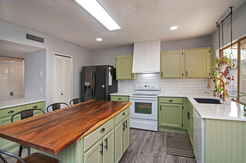 5811 Redwood Ln, Rowlett, TX 75089-3112