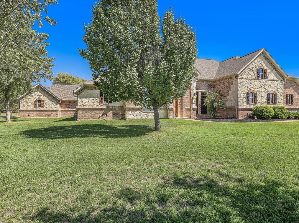 14152 Allen Trl, Roanoke, TX 76262-6319