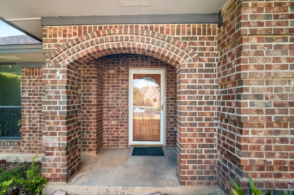 5637 Guadalajara Dr, Fort Worth, TX 76180