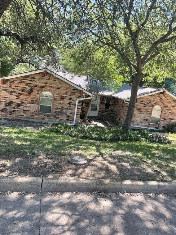 1605 Juneau St, Grand Prairie, TX 75050-3262